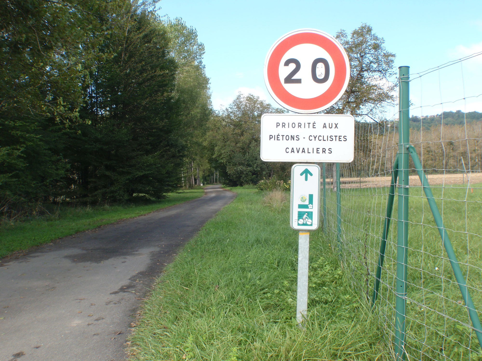 Priorité cyclistes piétons