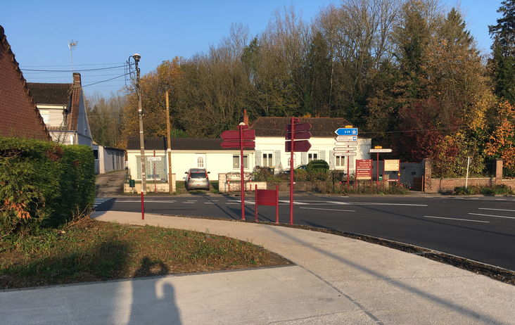 Lumbres : carrefour à l'entrée de la voie verte