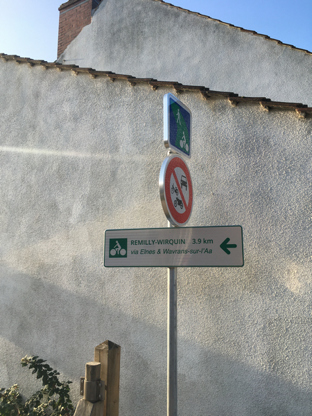 Elnes : panneaux de signalisation