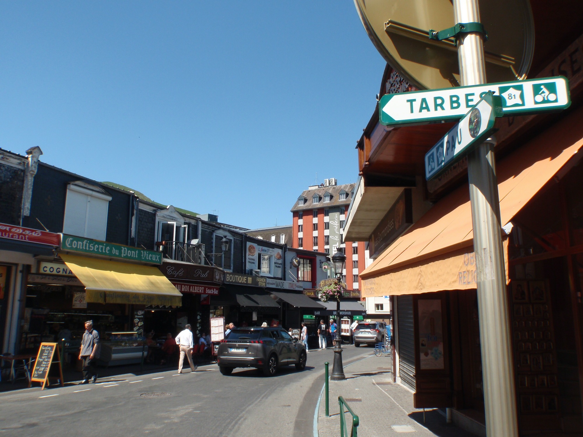 Rue de la Grotte