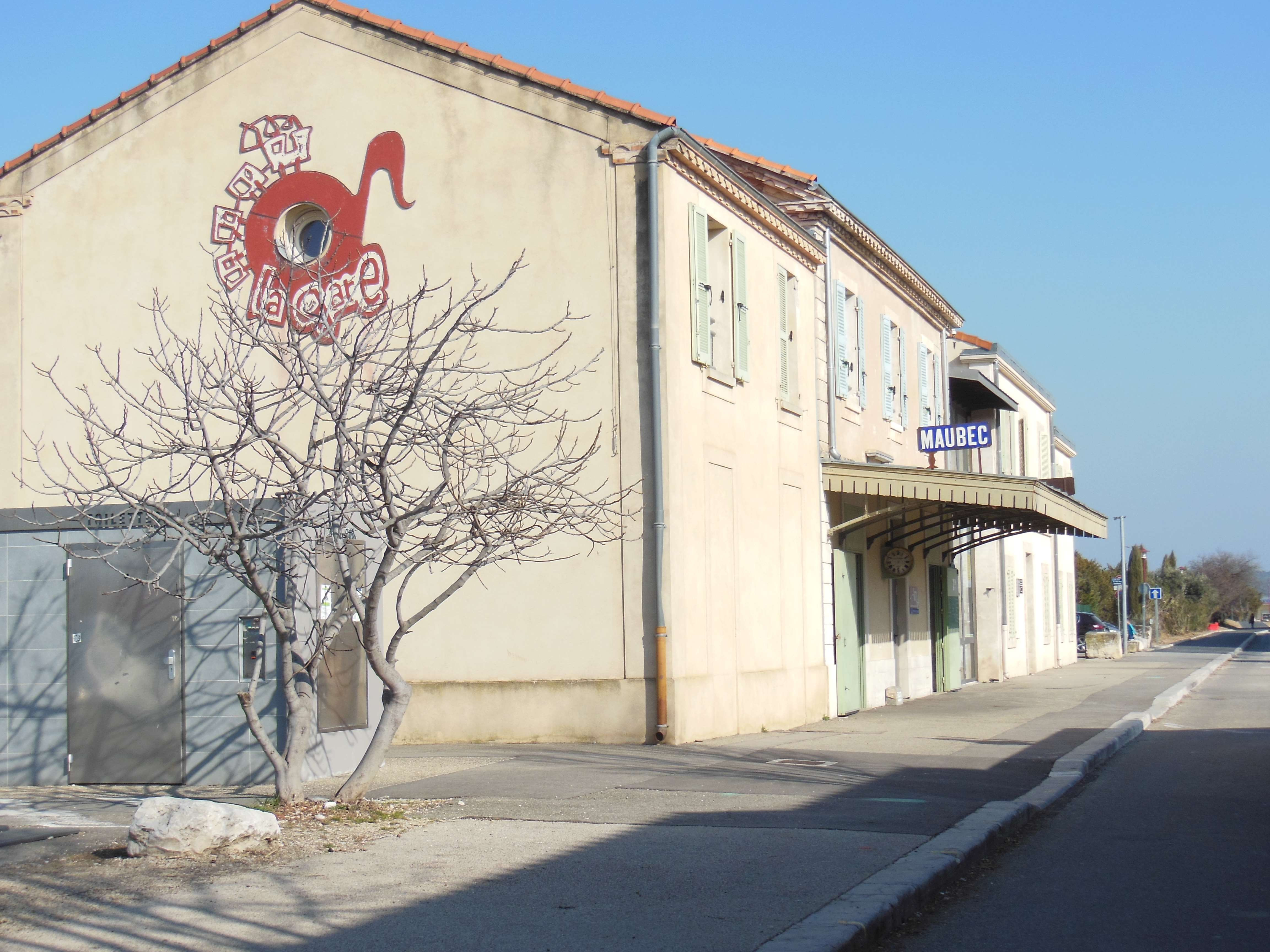 Ancienne gare de Coustellet - Maubec