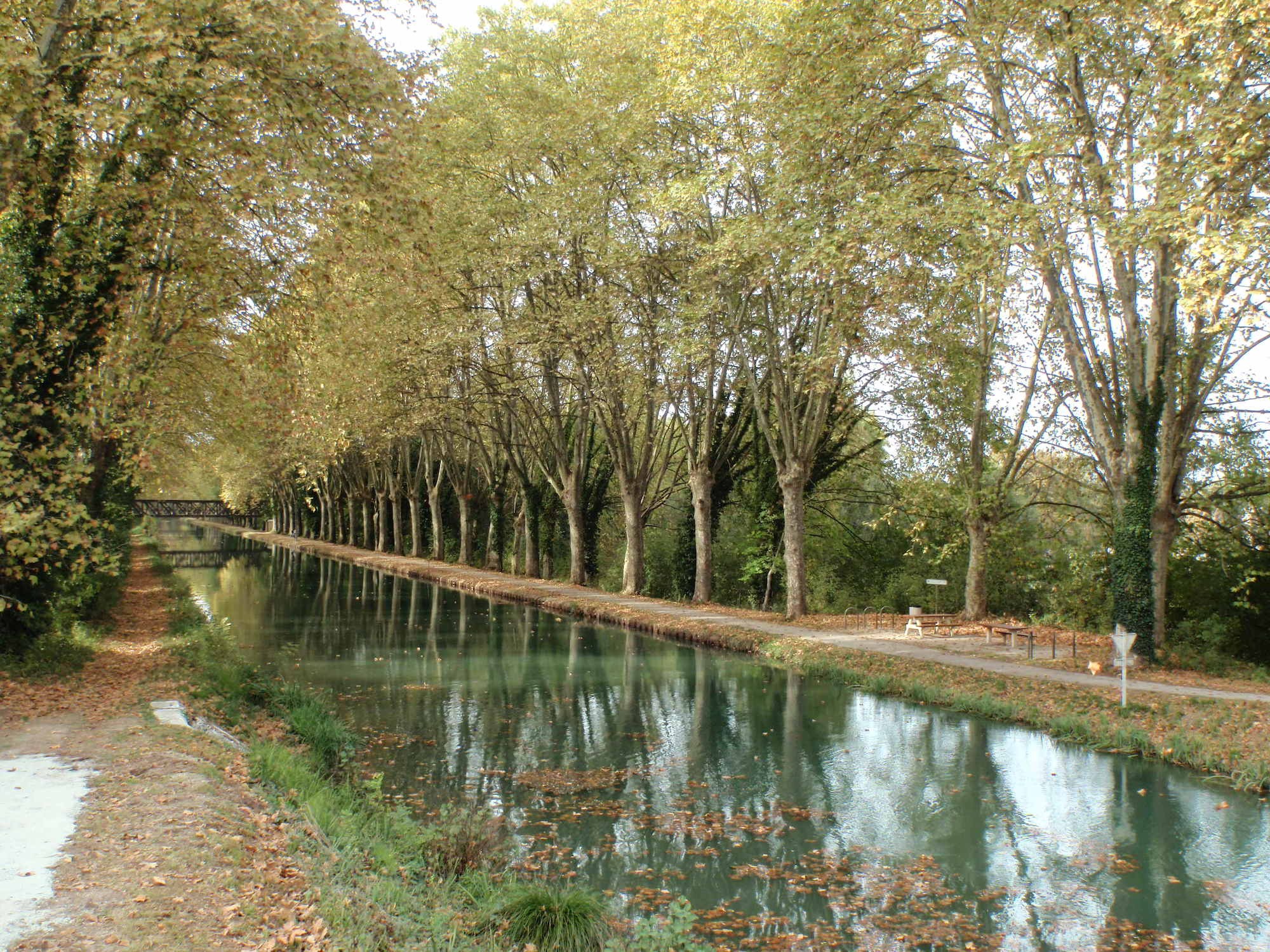 Canal à l'écluse l'Avance