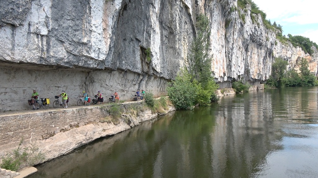 Le chemin de halage de Ganil au bord de la rivière Lot