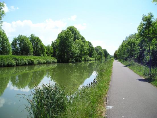 le long du canal