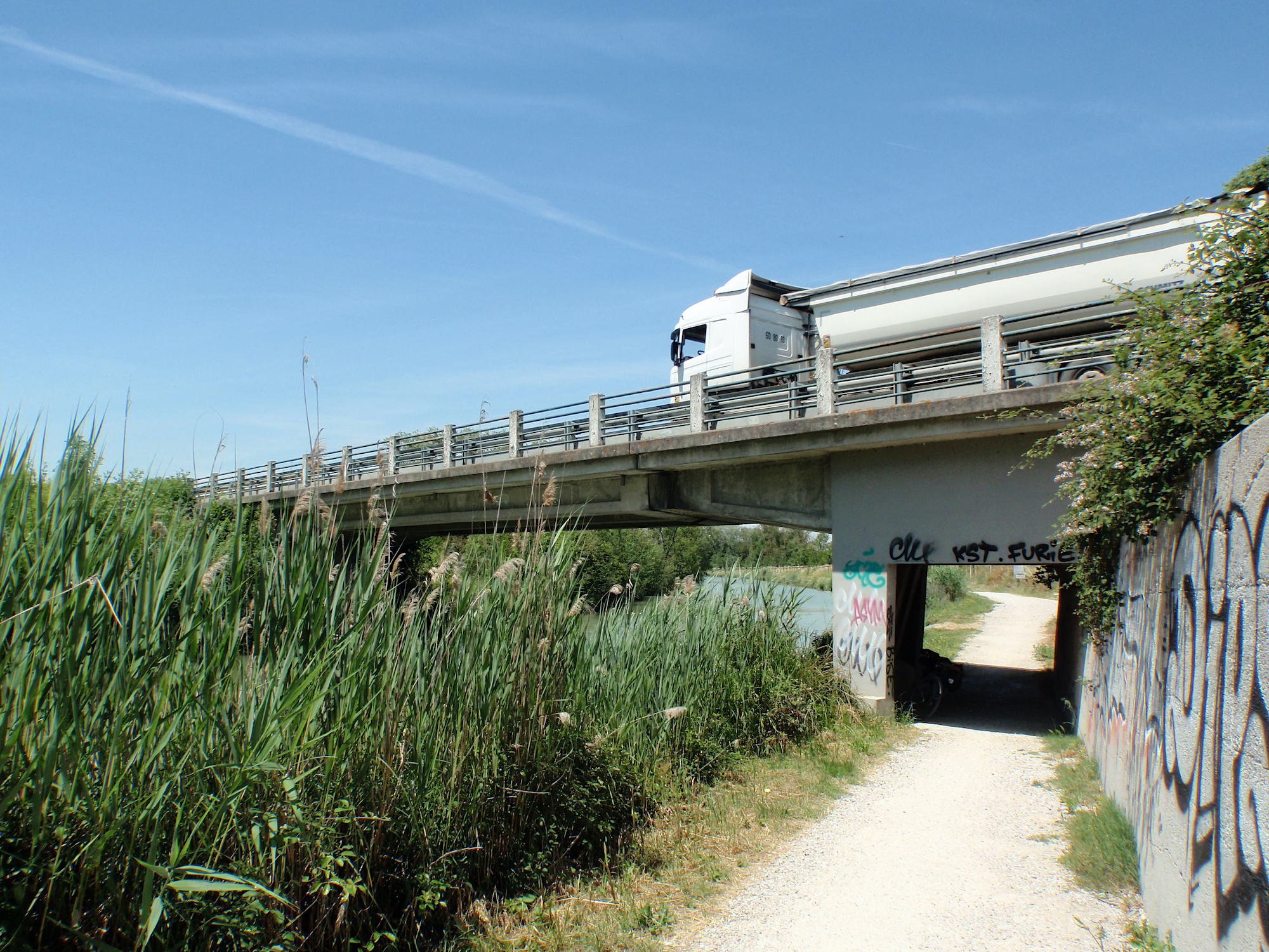 Passage sous la D33