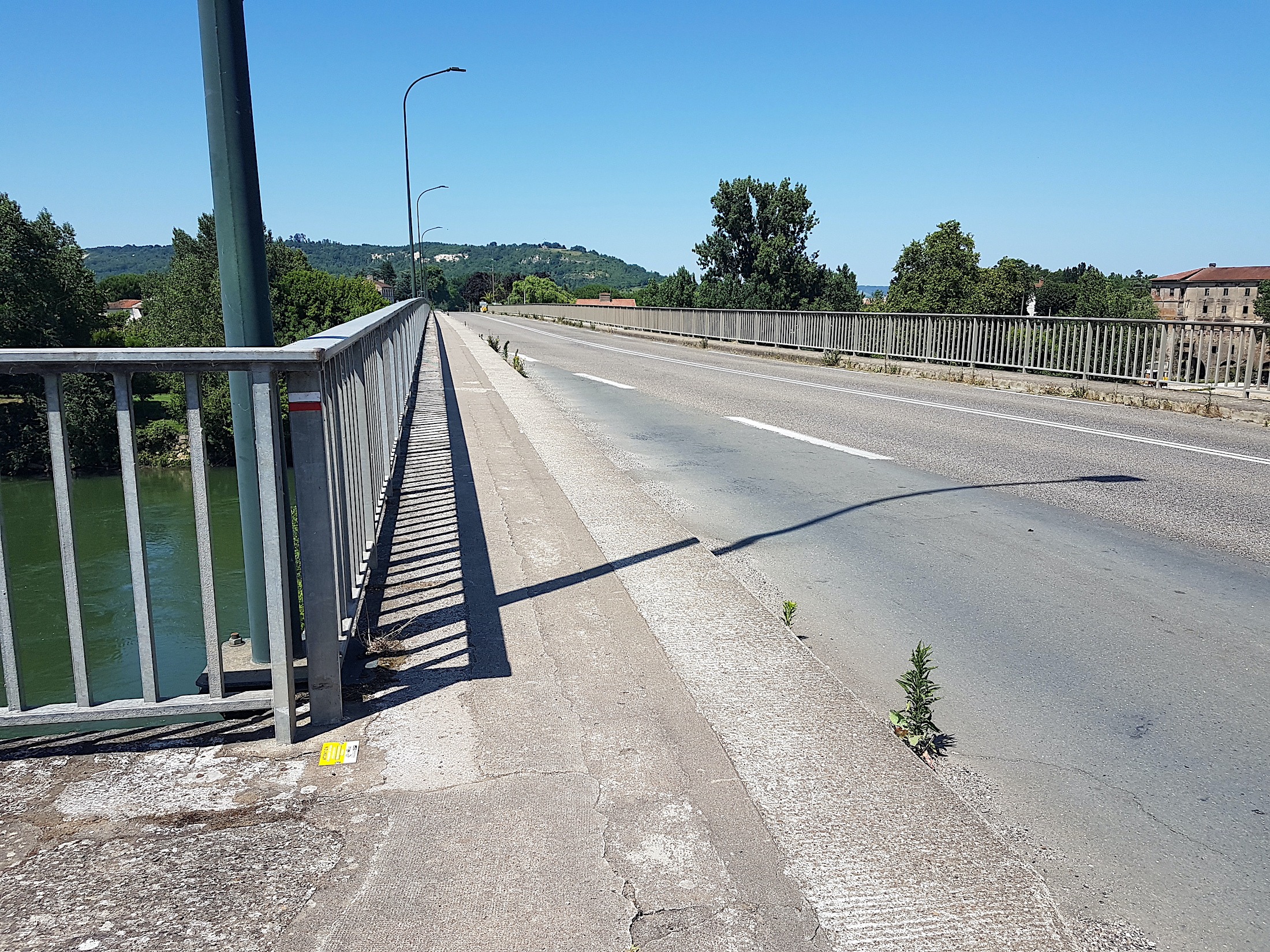 Aiguillon trottoir élargi