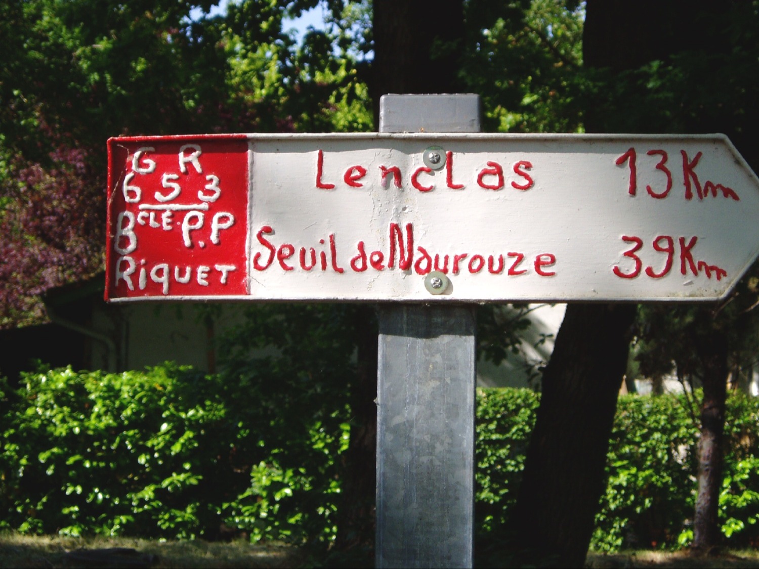 GR 653 sur le chemin de la Rigole de la Plaine