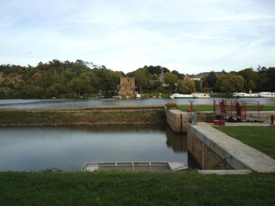 Le long de la Mayenne