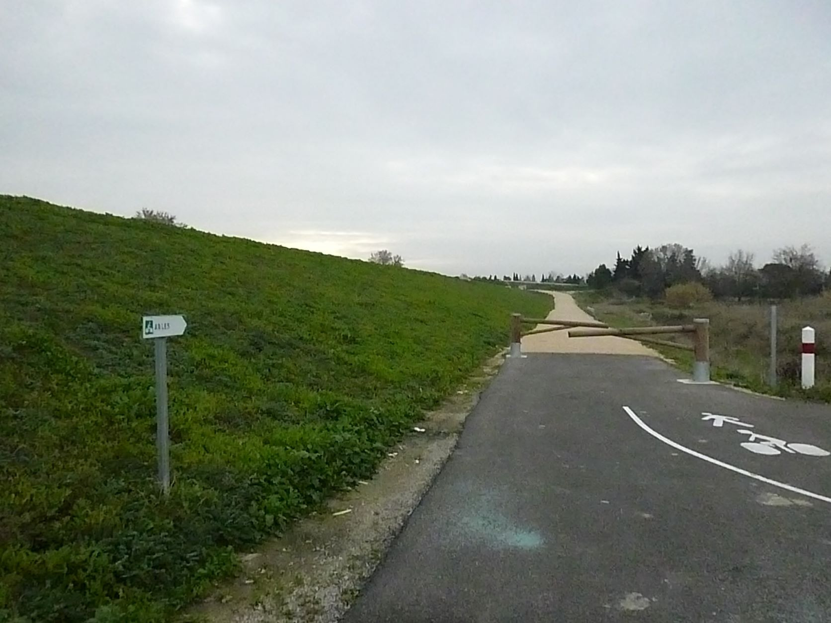 Jonction entre tronçons au revêtement différent