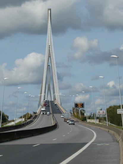 Pont autoroutier cyclable