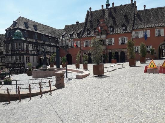 Place de la mairie à Barr