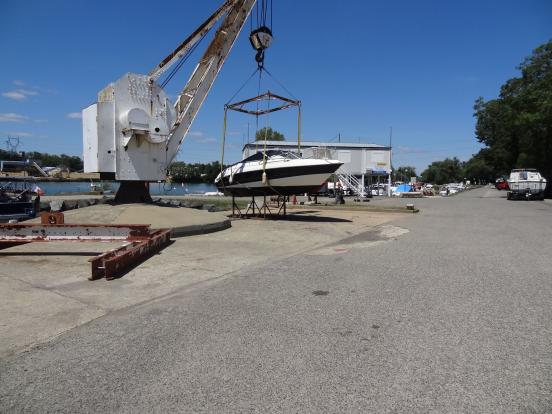 Chantier naval à Massieux