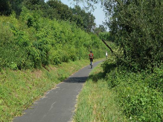 La voie verte au nord de Vallon-en-Sully