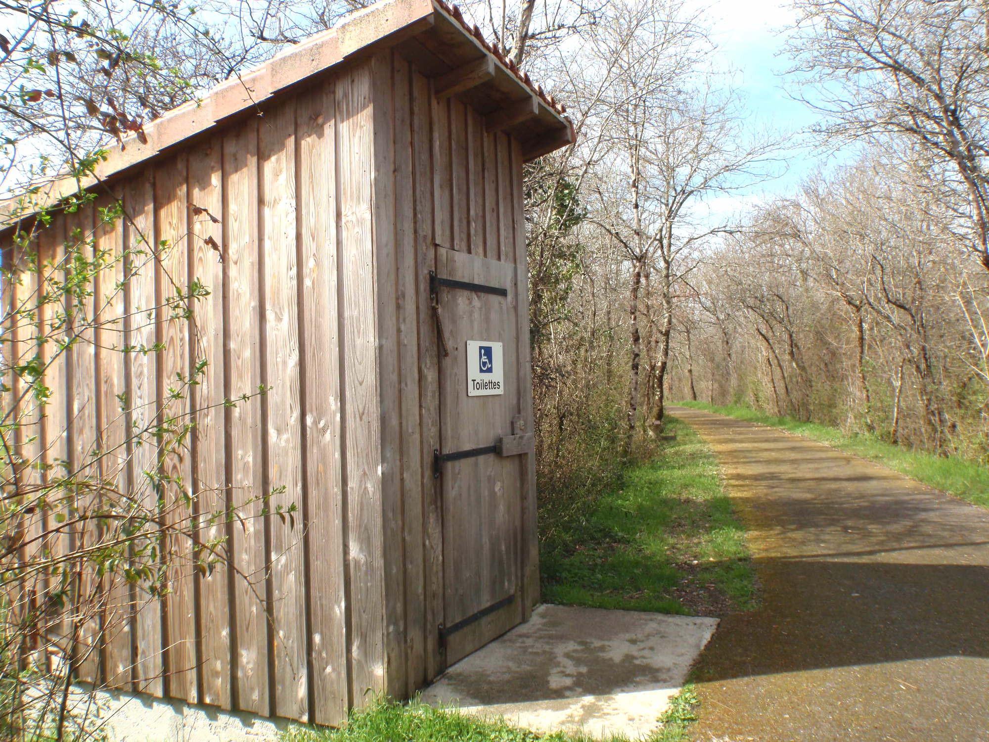 Toilettes aire Mouchan