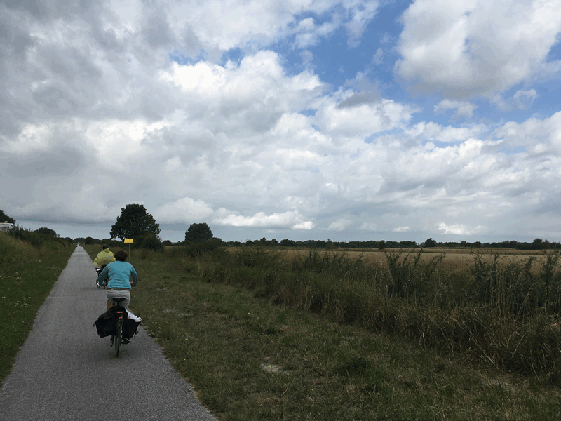 Piste cyclable le long de la D940