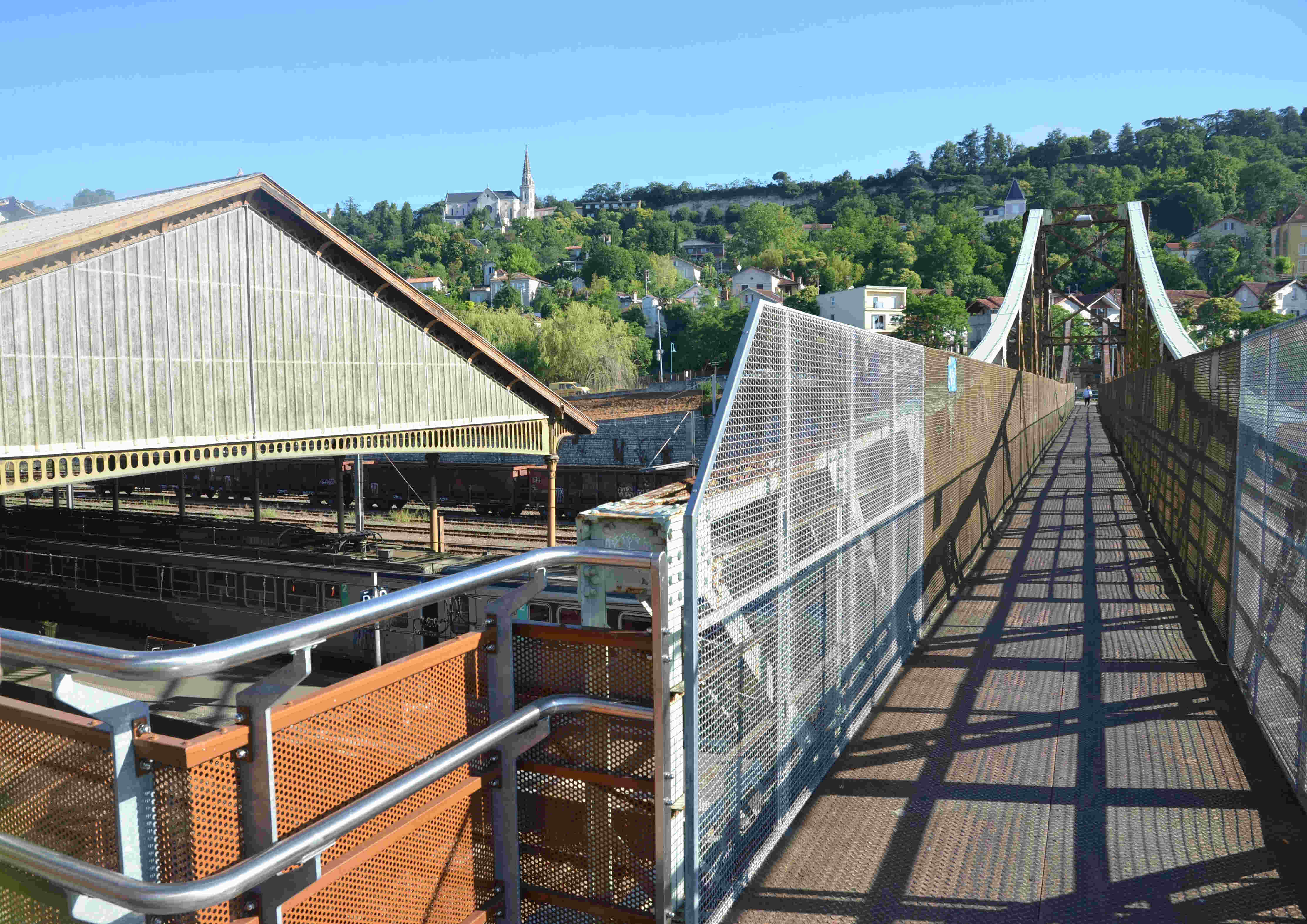 Passerelle vélos gare Agen