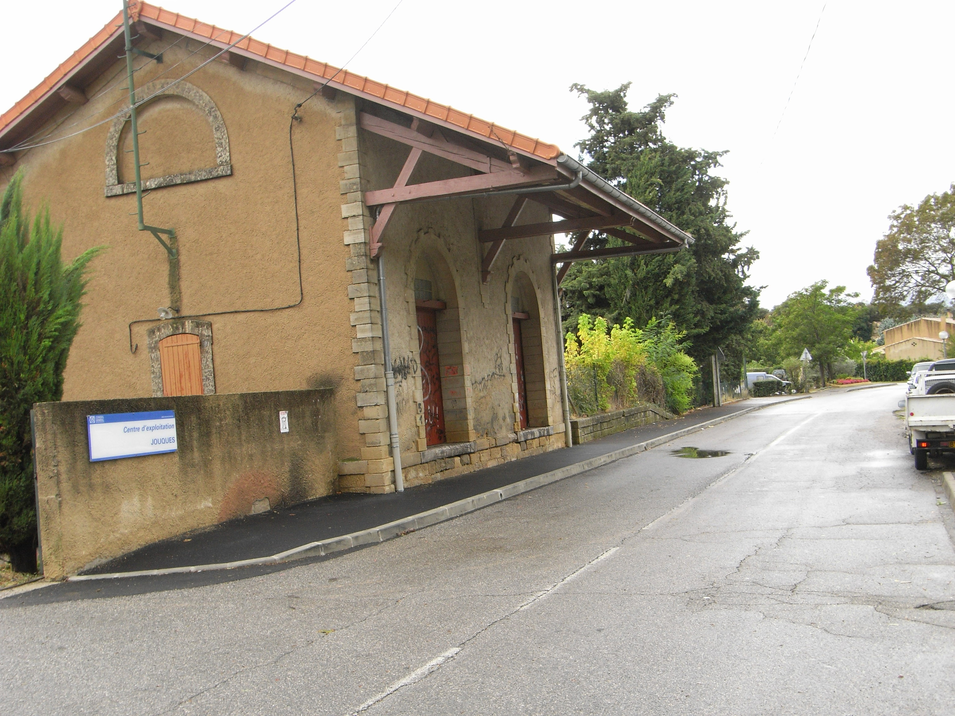 Jouques (gare)