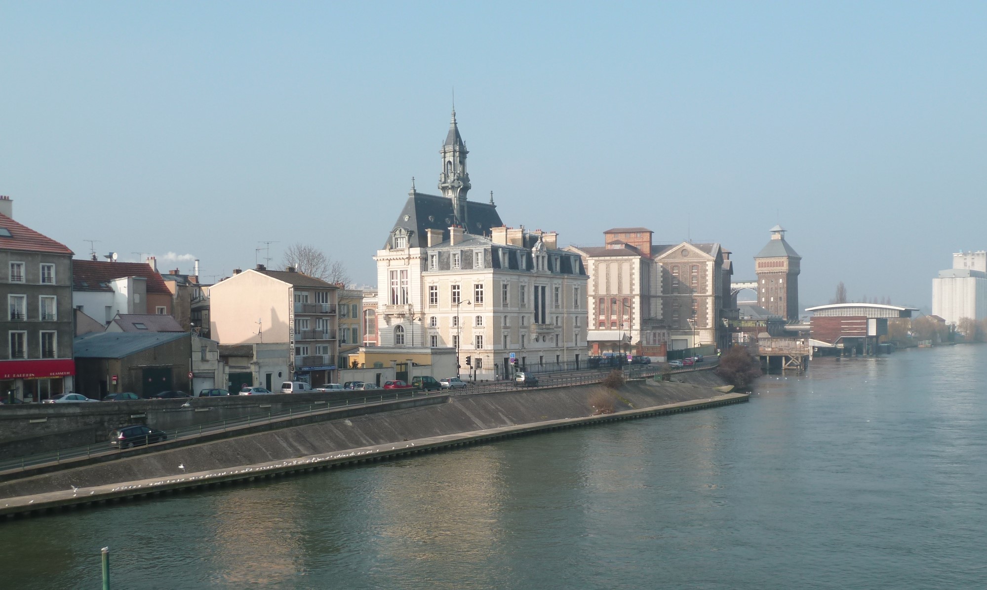 Vue sur Corbeil-Essonnes depuis le pont