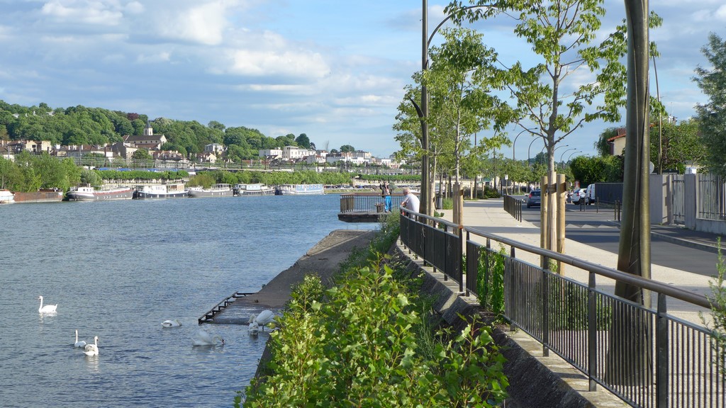 Les quais de Villeneuve-le-roi, avec vue sur Villeneuve St Georges