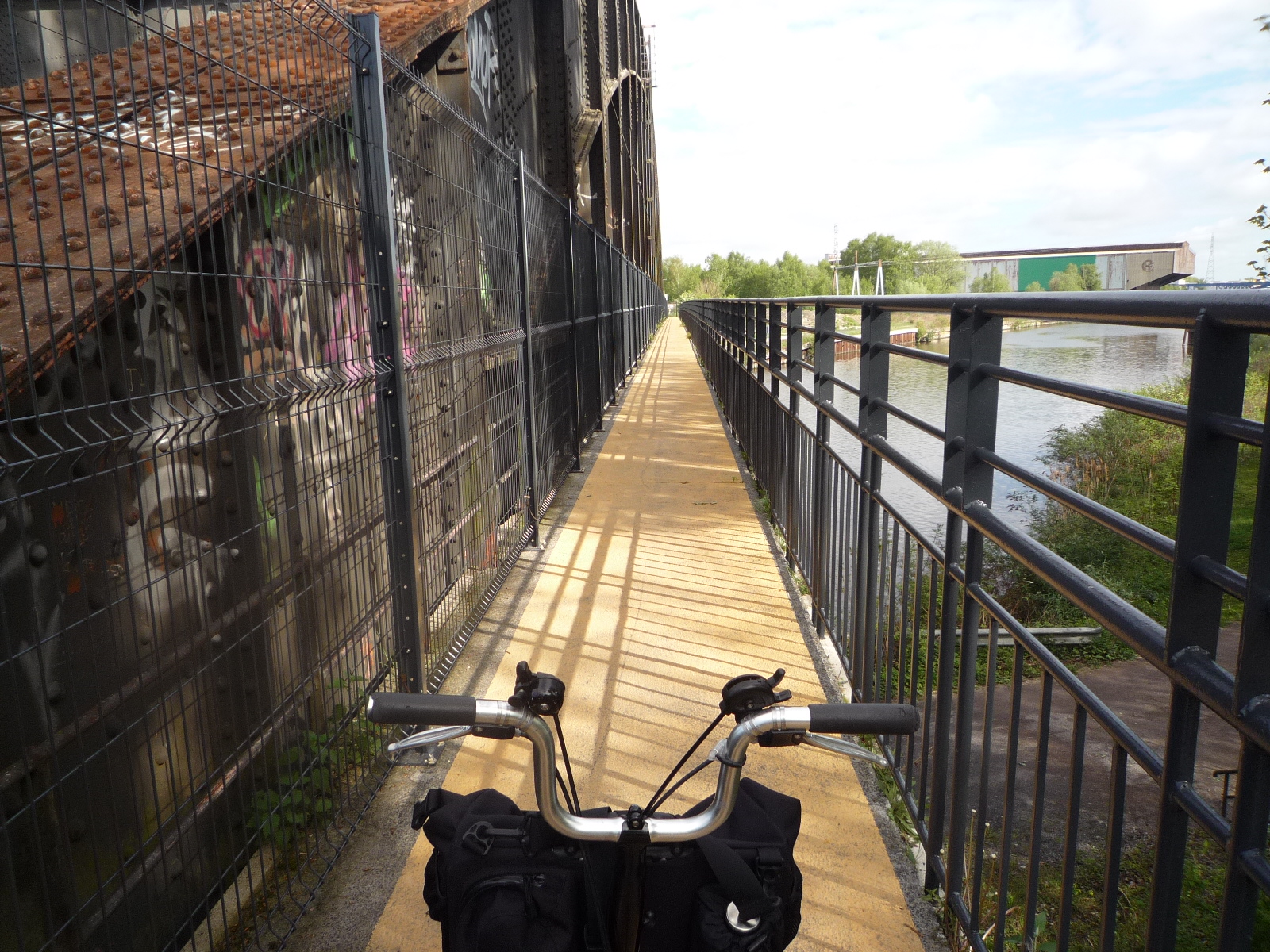 Passerelle peu large