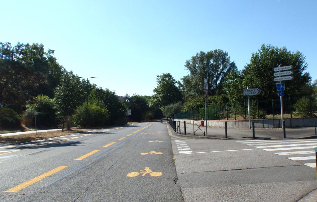 Toulouse : Avenue Louis Bazerque