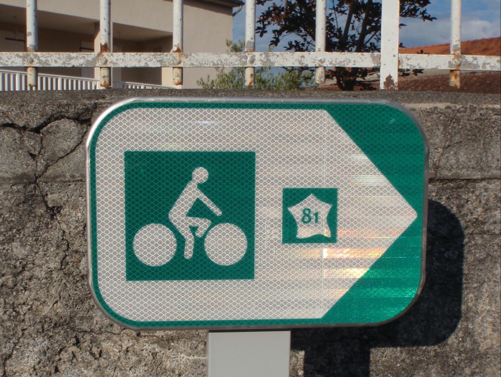 Panneau Partageons la Route entre vélos et voitures - Direct Signalétique