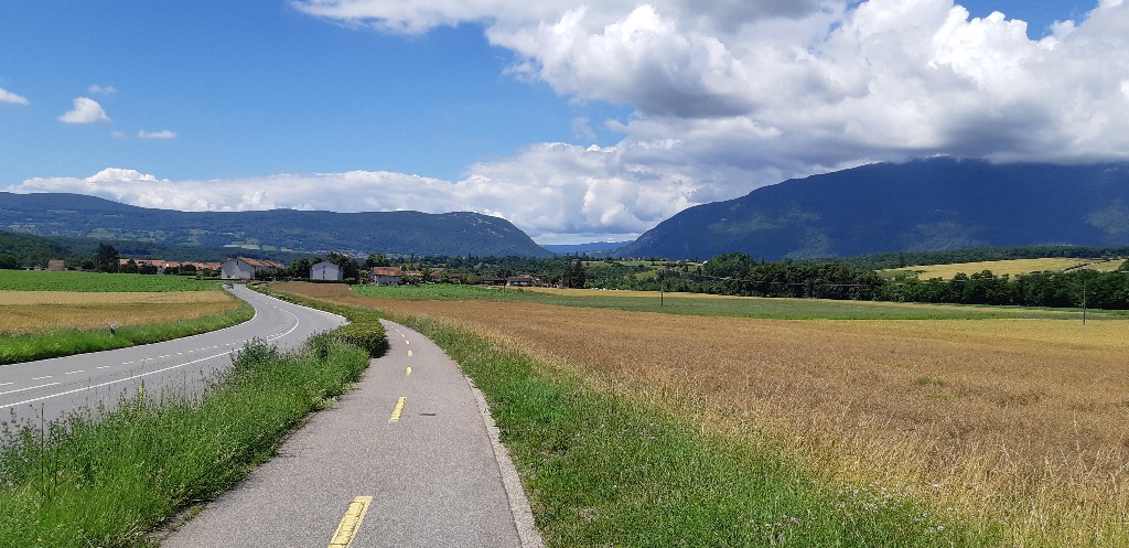 Courte piste cyclable au nord de Chancy