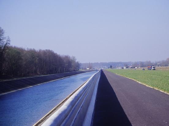 piste bord du canal