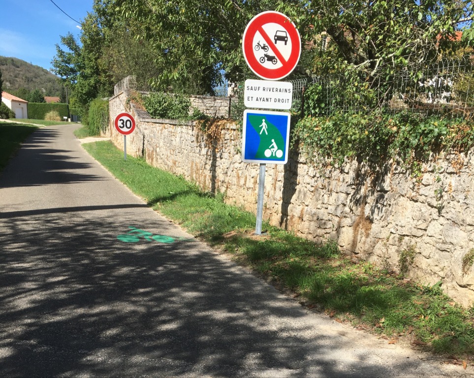 Vitesse limitée et logos vélos