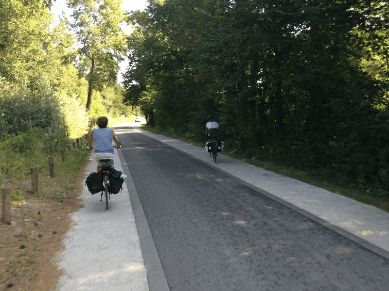 Saint-Quentin-en-Tourmont : piste cyclable