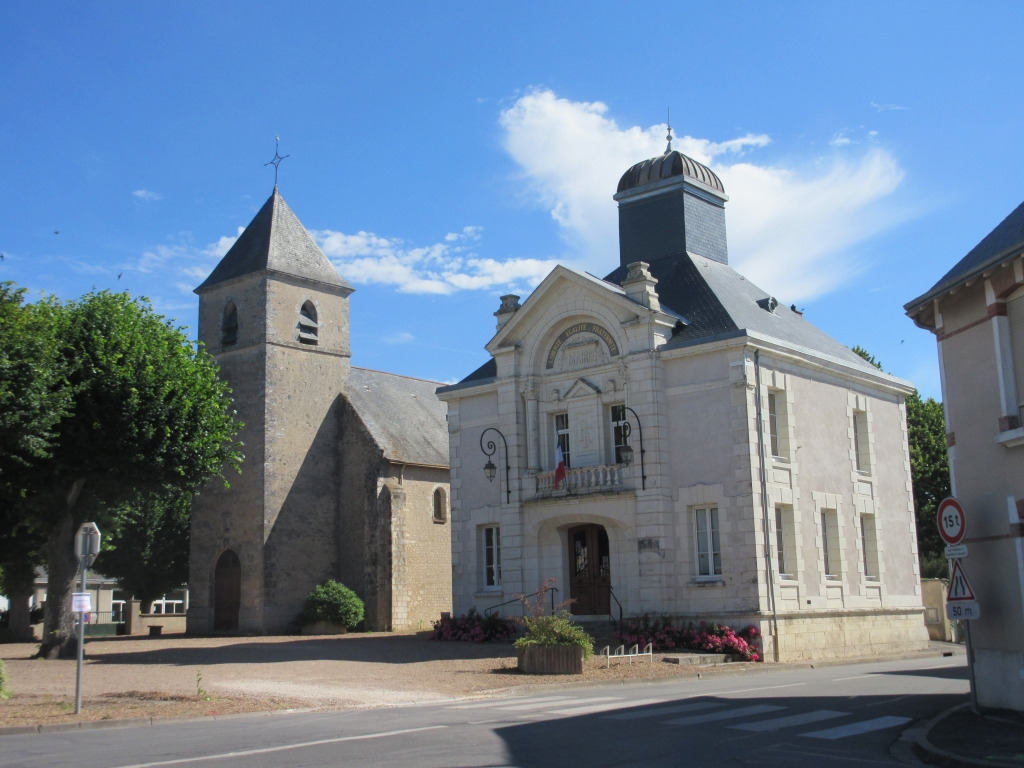 Mairie et église de Naveil